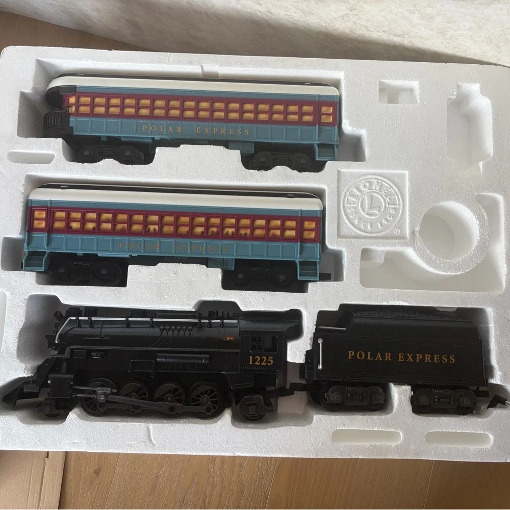 Lionel Polar Express G-Gauge Train Set, Like New with box